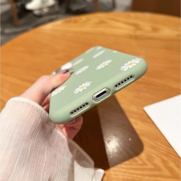 ⚠️Clearance iPhone 15/Pro/Pro Max Green Floral Phone Case - Picture 4 of 4